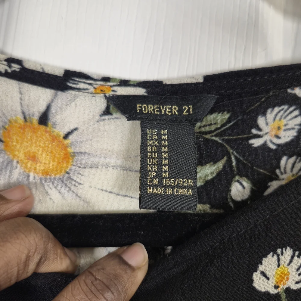 Forever 21 Daisy Floral Bell Sleeve Crop Top M Black Euro Summer Maximalist Boho